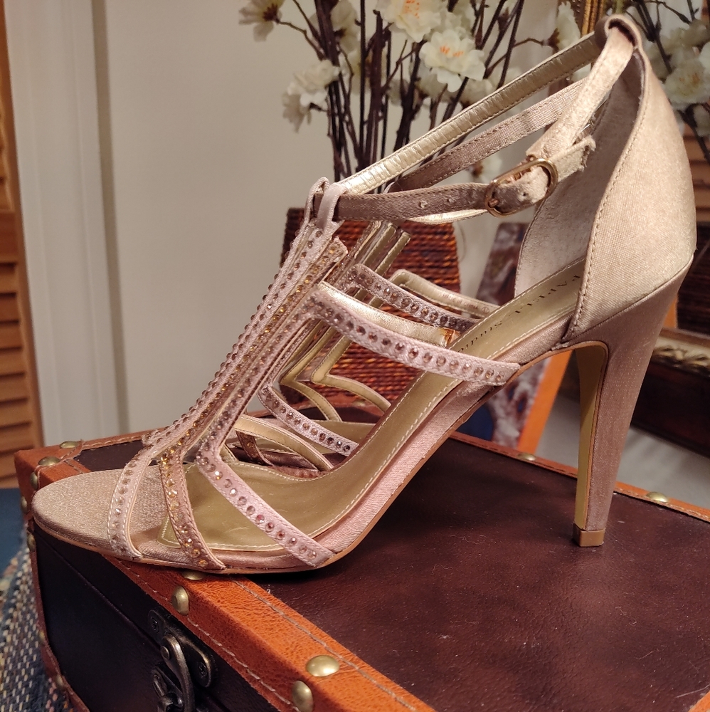 Nwob Papell gold special occasion heels